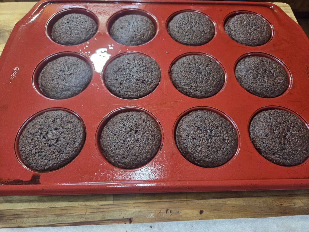 cupcakes in tin 